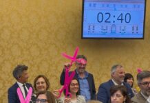 DISABATO-UNIA-COLUCCIO (M5S): “BILANCIO, PER SANARE I CONTI IN ROSSO DELLA SANITÀ LA DESTRA TAGLIA SU DIRITTO ALLO STUDIO, AMBIENTE, TRASPORTI E SOCIALE” forbici tagli bilancio sanità